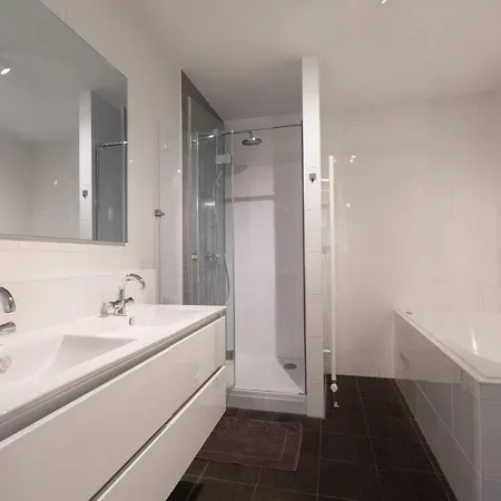 New Canal View 3beds/3baths Amsterdam